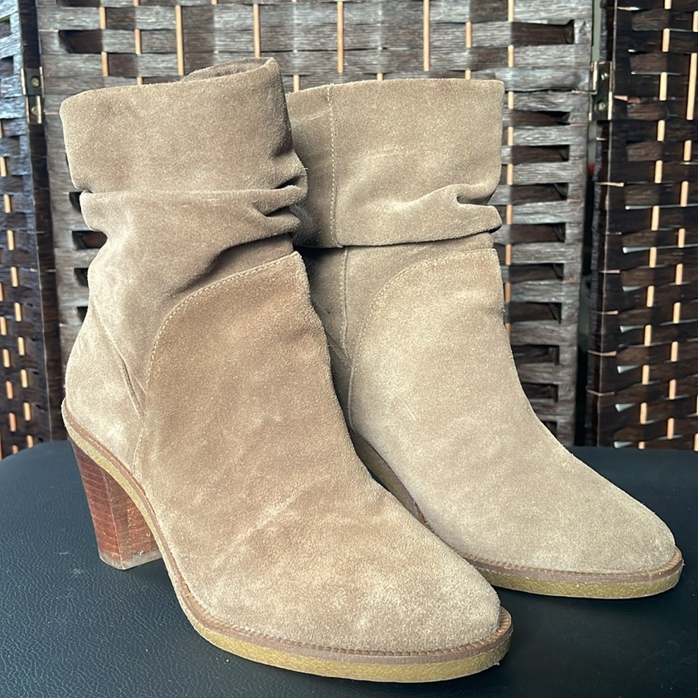 Holiday Sale!🔥 Vince Camuto Slouchy Suede "Parka" Ankle booties.